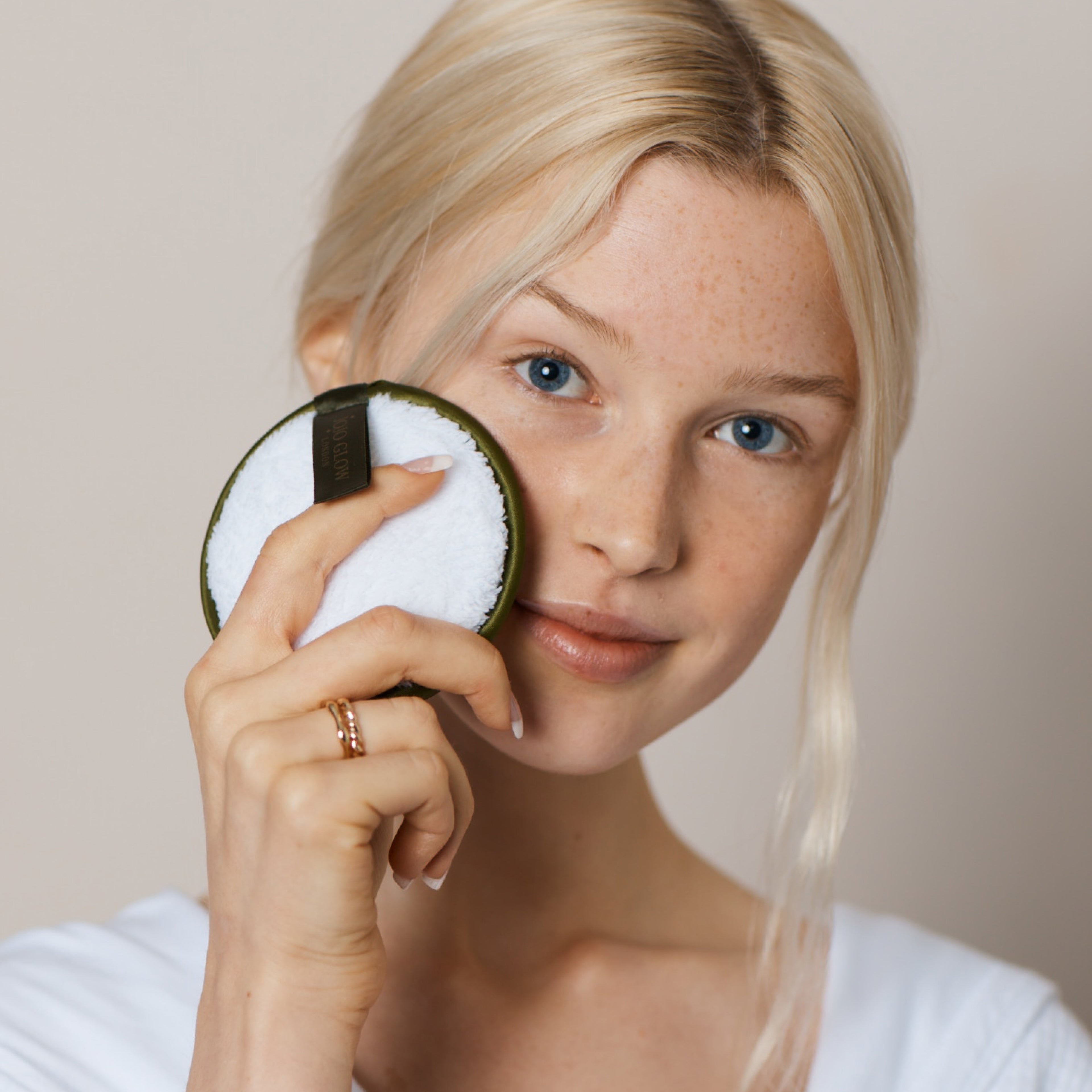 JoJo Glow Cleansing Pads in Green